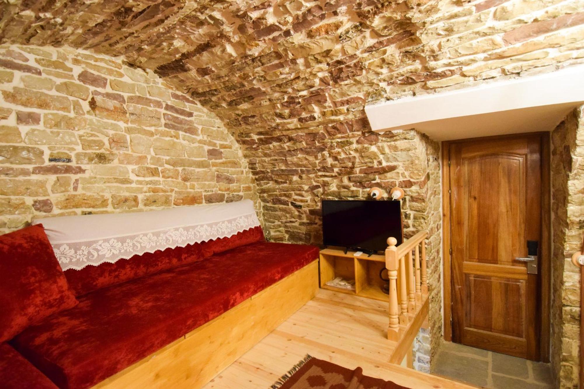 Aqueduct Inn Gjirokaster Exterior photo