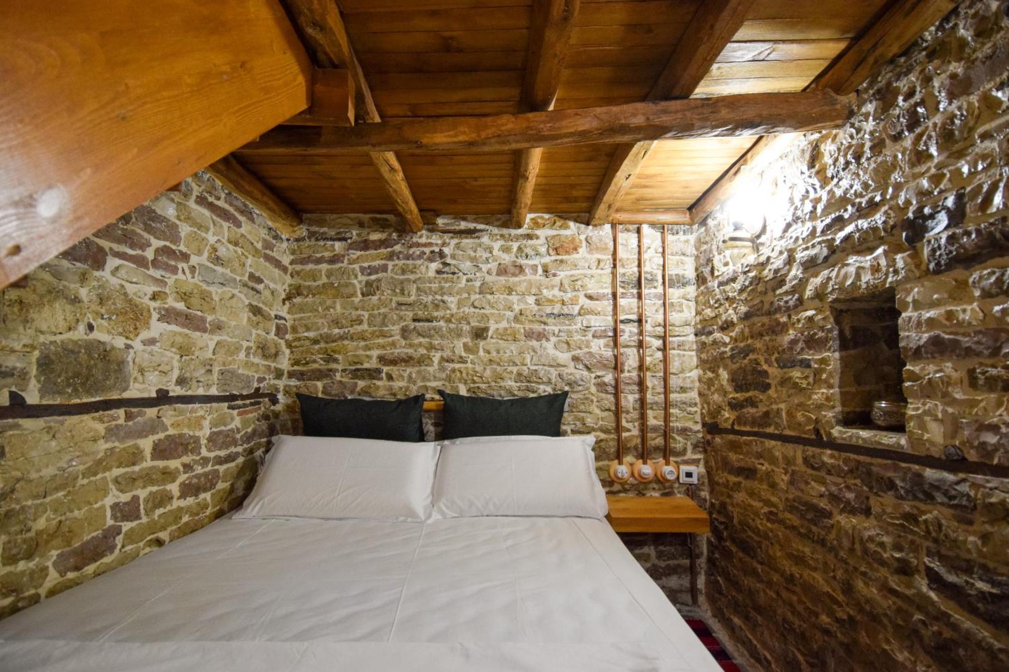 Aqueduct Inn Gjirokaster Exterior photo