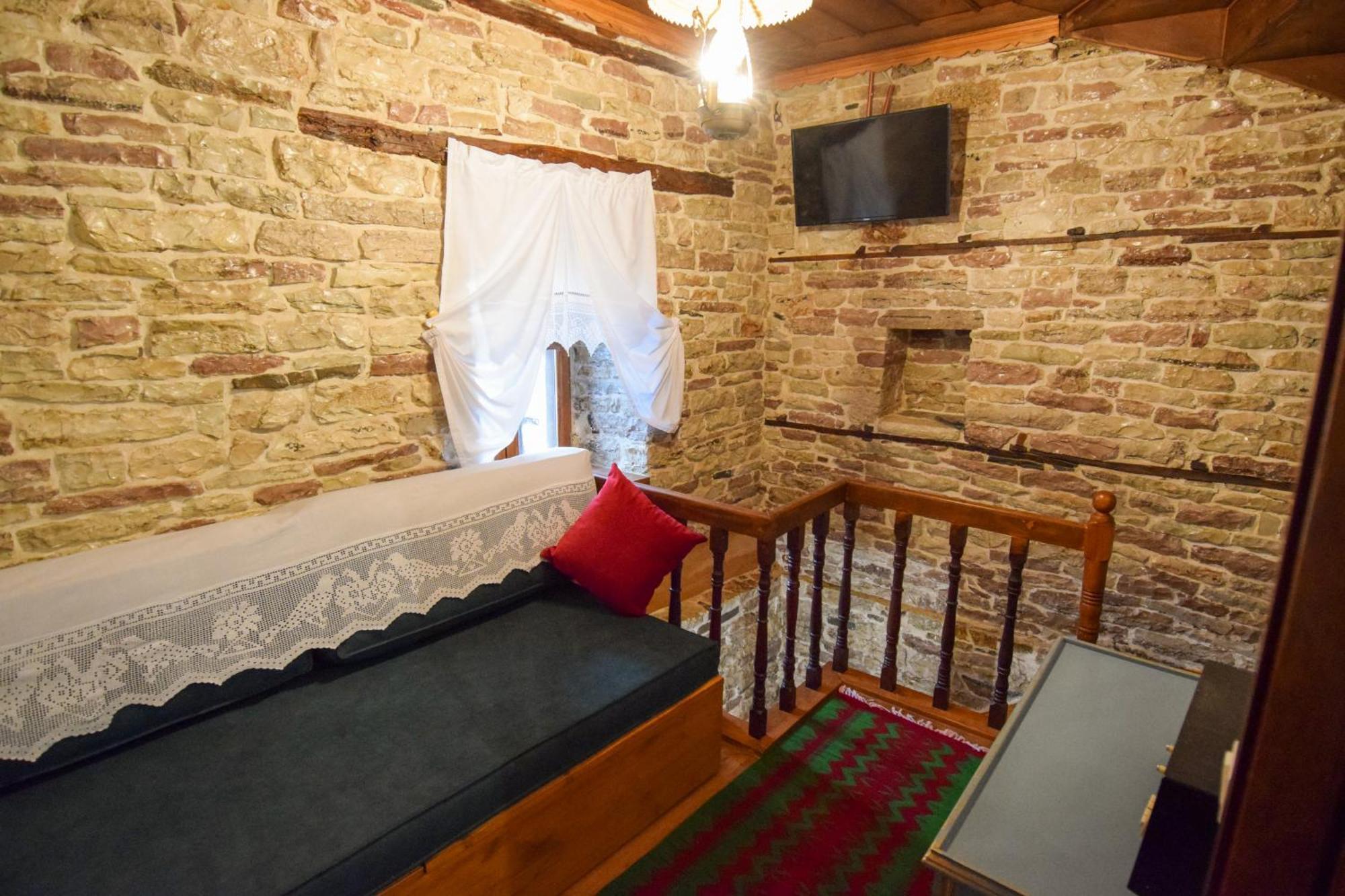 Aqueduct Inn Gjirokaster Exterior photo