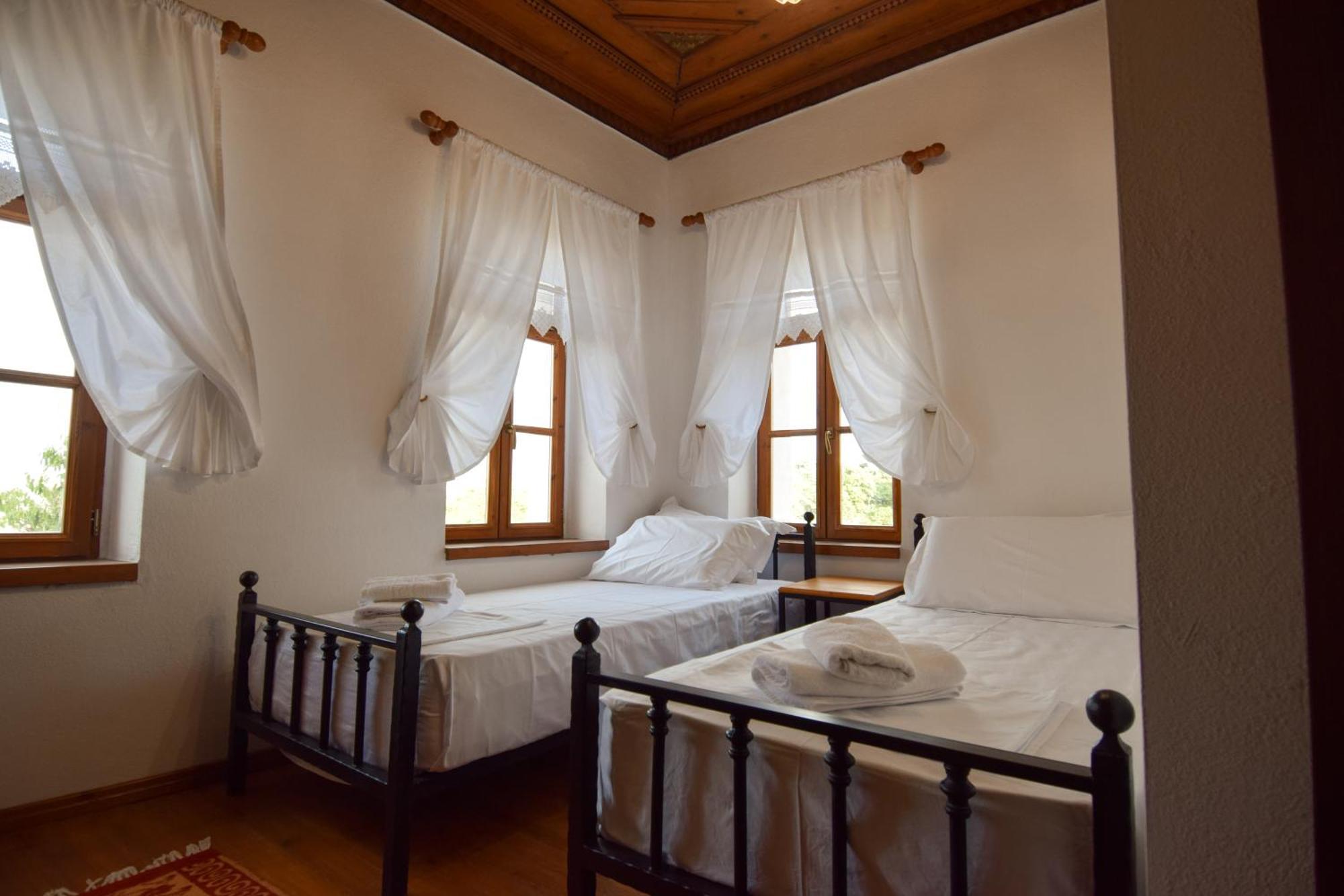 Aqueduct Inn Gjirokaster Exterior photo