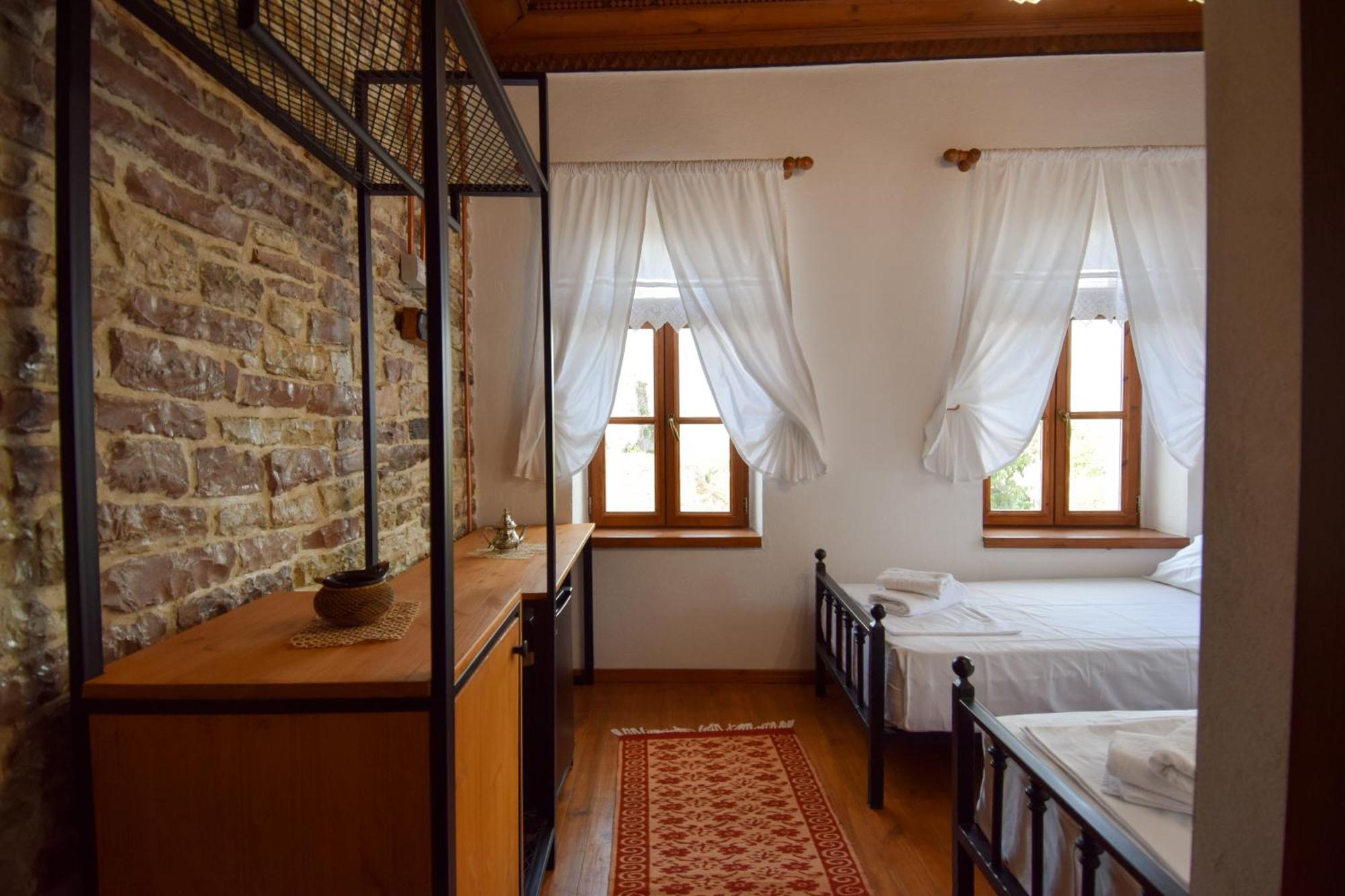 Aqueduct Inn Gjirokaster Exterior photo